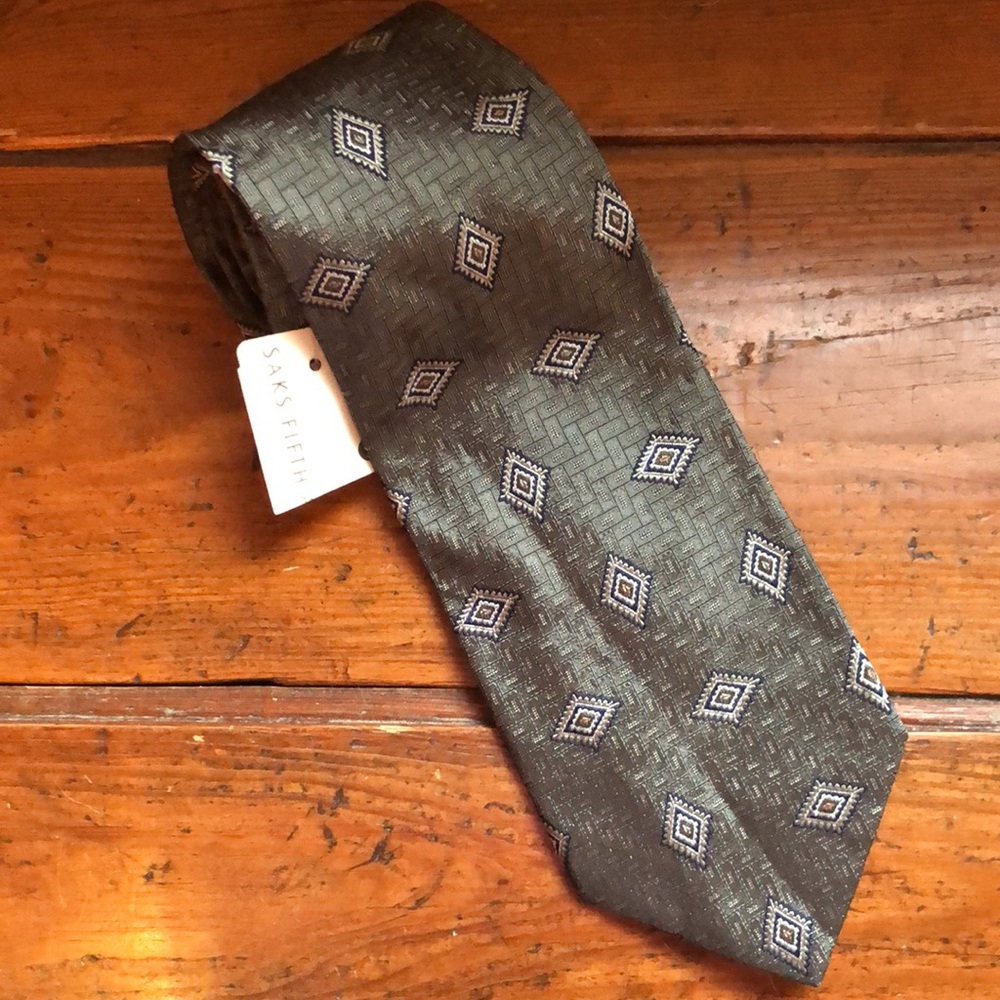 HICKEY FREEMAN 100% silk Made In Italy Muted Grey Blue Textured 
Geometric NEW
